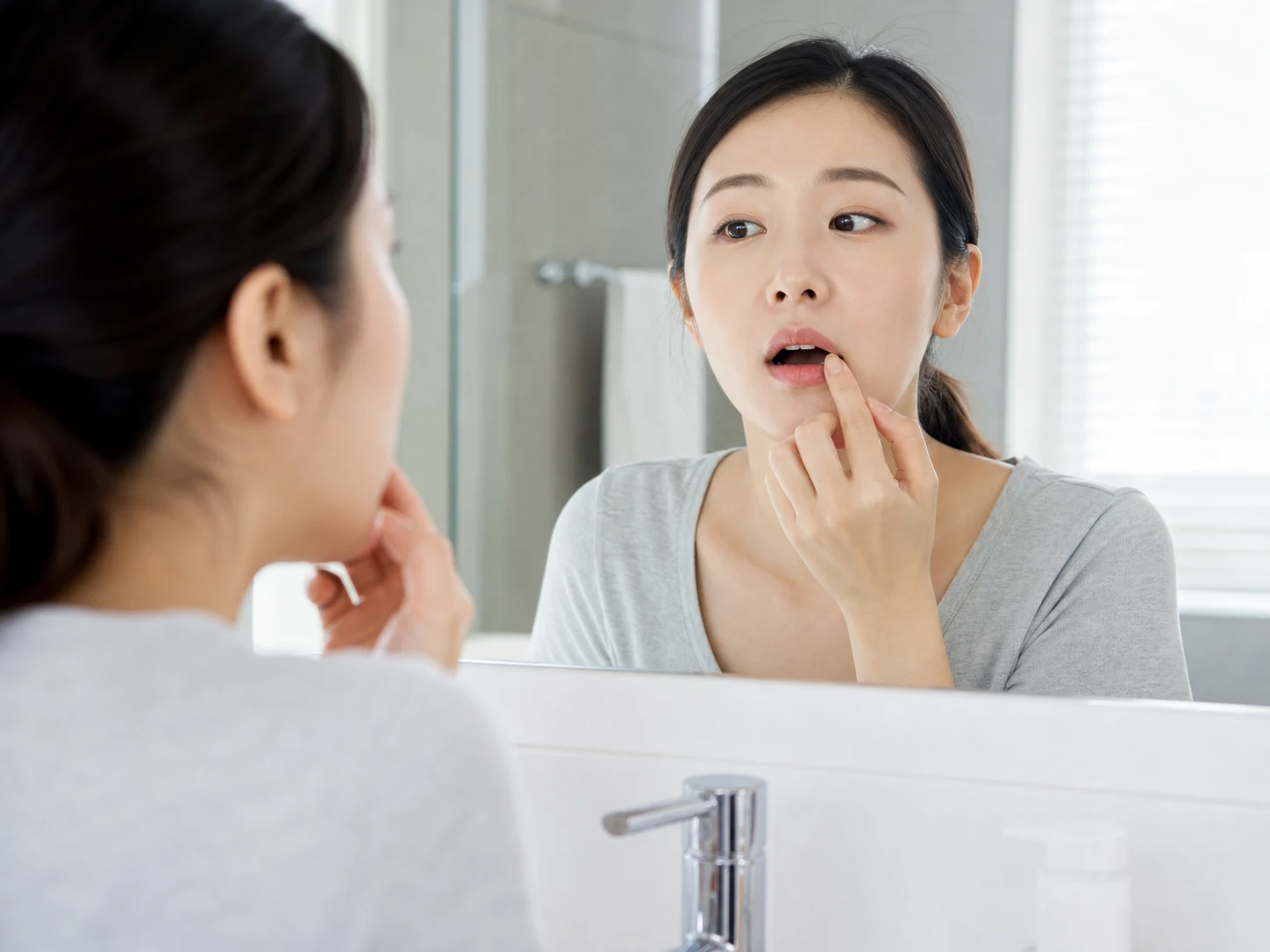 어금니 잇몸 부음 관련 상황을 보여주는 안내 이미지